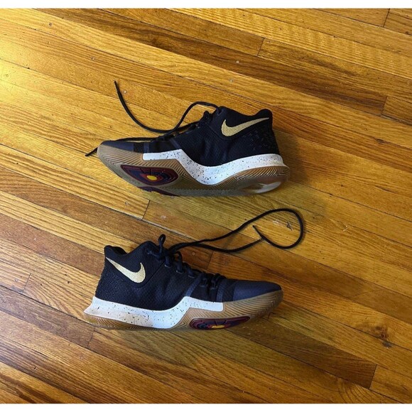 Authentic Kyrie 3 Obsidians size 10.5 M - Picture 2 of 5